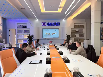 Russian customer discussing EOT crane design with Yuantai engineers