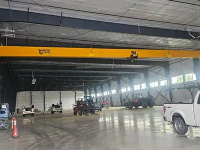 Long Span Overhead Crane Solution for Factory Material Handling For this US customer, Yuantai Cranes provided a 5 ton HD single girder overhead crane designed for long-span workshop lifting. The crane uses a European style hoist and seamless conductor bar system to support smooth material handling operations.