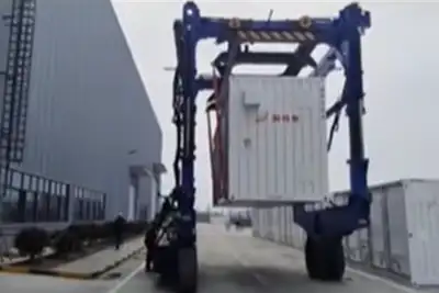 Container Straddle Carrier Video | 20ft & 40ft Handling