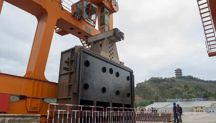 Draft tube gantry crane for stop log and bulkhead handling at a hydropower station